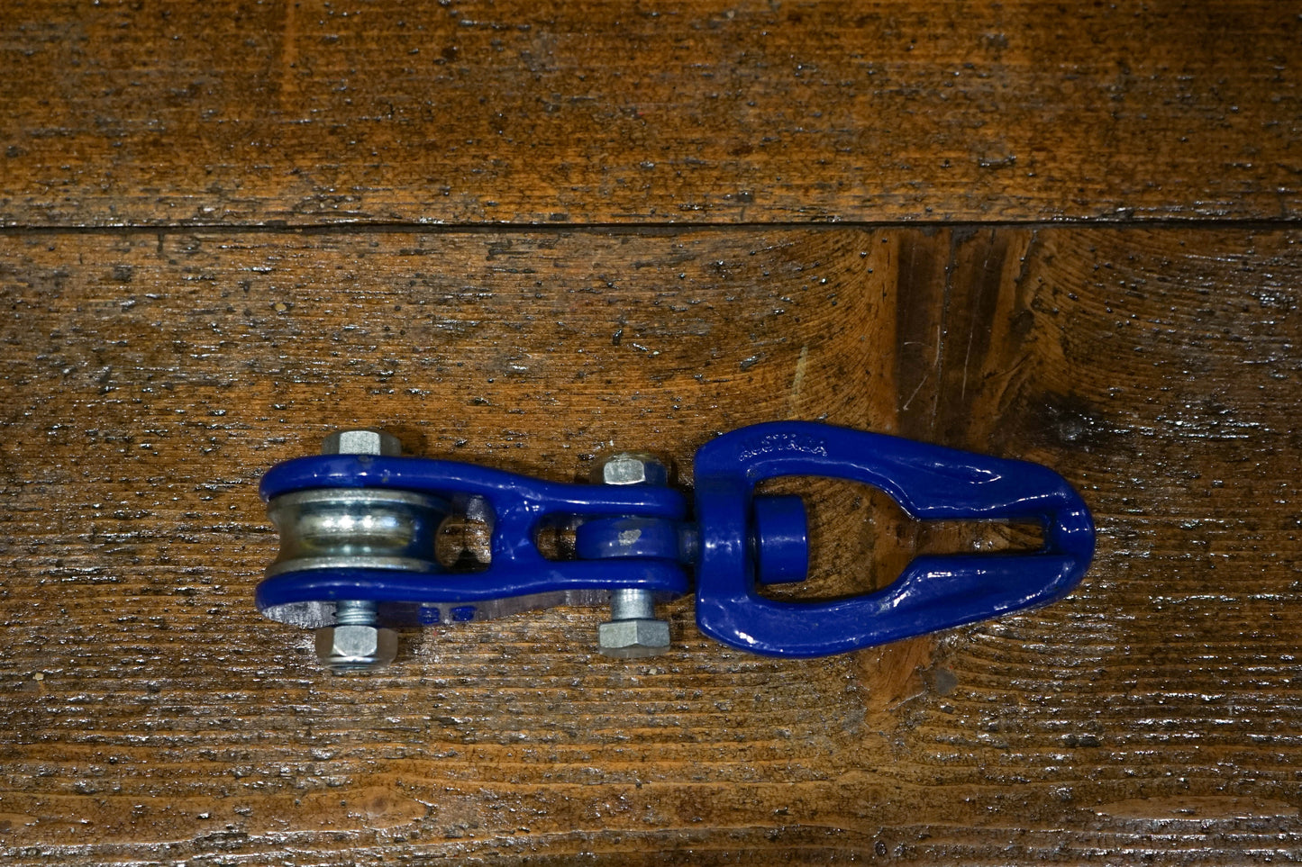 Hook with sliding pulley